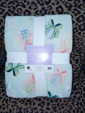 Light Green Microplush Throw Blanket with Pink, Green & Light Blue Bow Designs
